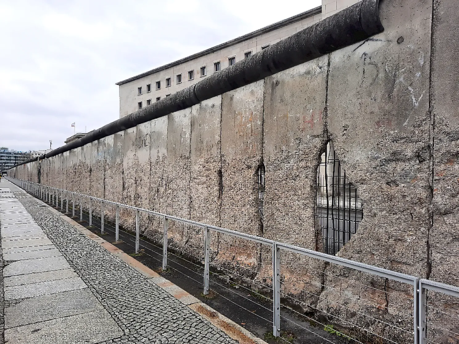 Private-Tours-Berlin-Cold-War-Berliner-Mauer-PD-8.jpg
