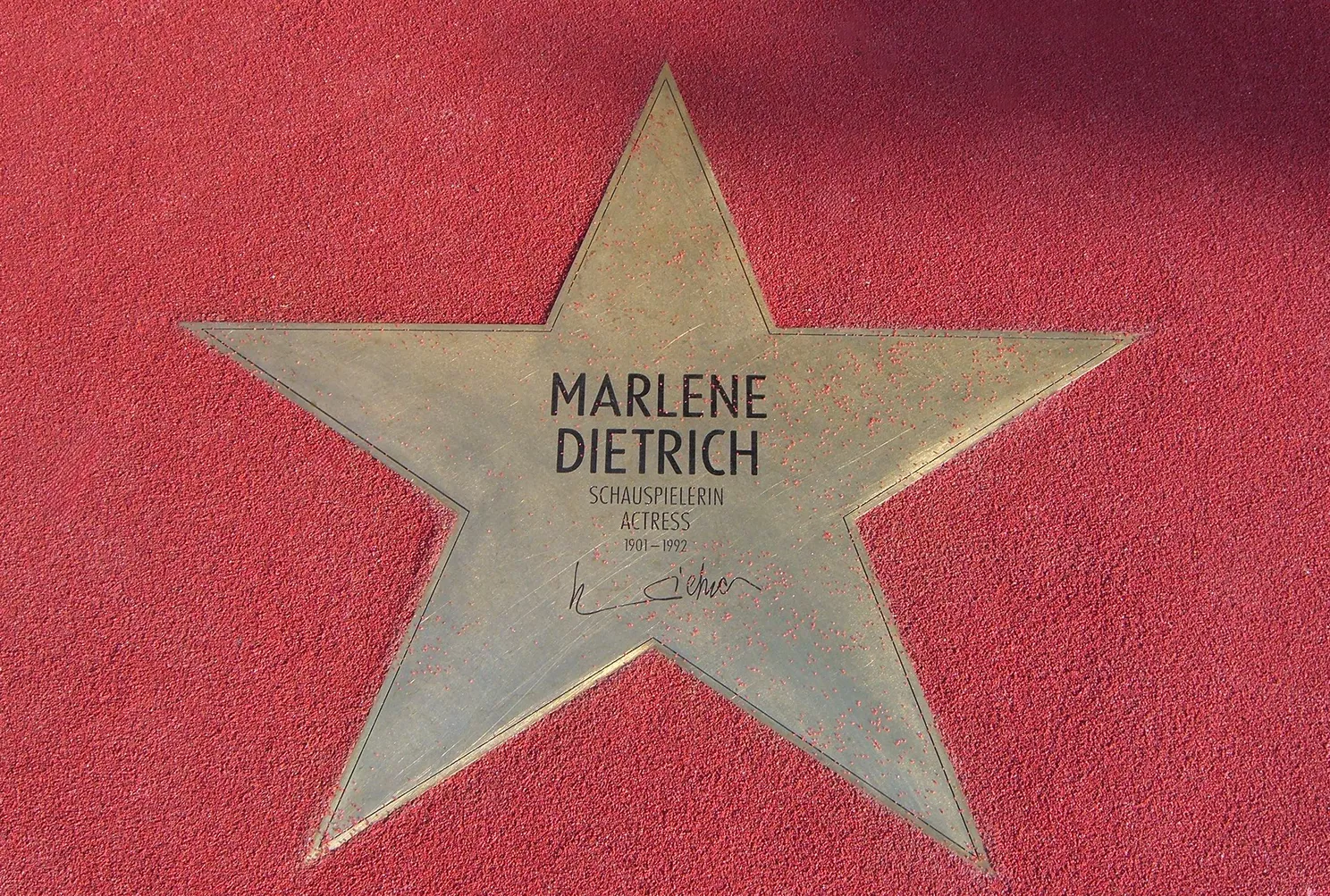 Unique-Berlin-Private-Tour-Marlene-Dietrich-BS-1.jpg
